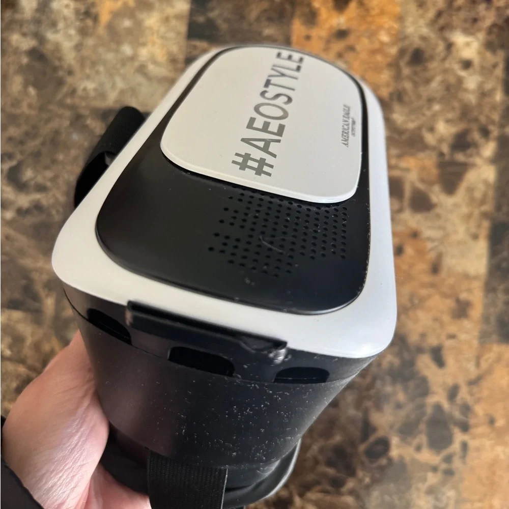 American Eagle #AEOSTYLE Mobile Phone Virtual Reality VR Headset b&w